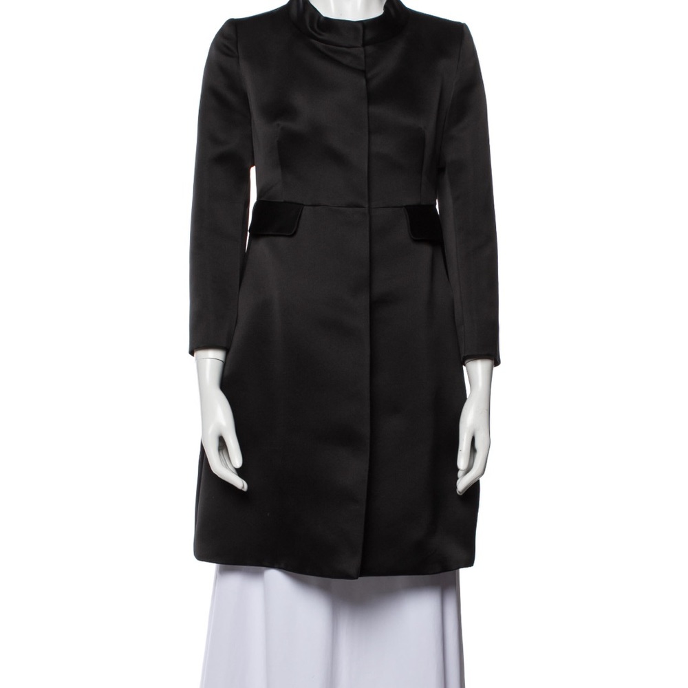 Description
•   Giles Coat
•   Black
•   Collarless
•